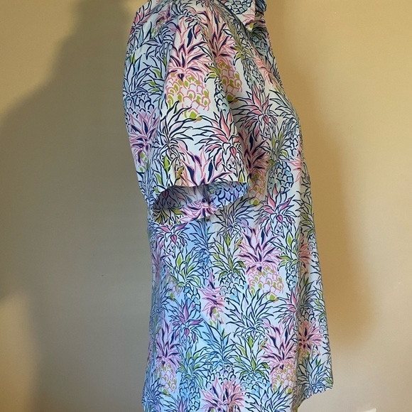 Go Barefoot Hawaiian shirt woman’s size small. Blue, pink and green pineapples - Picture 4 of 10